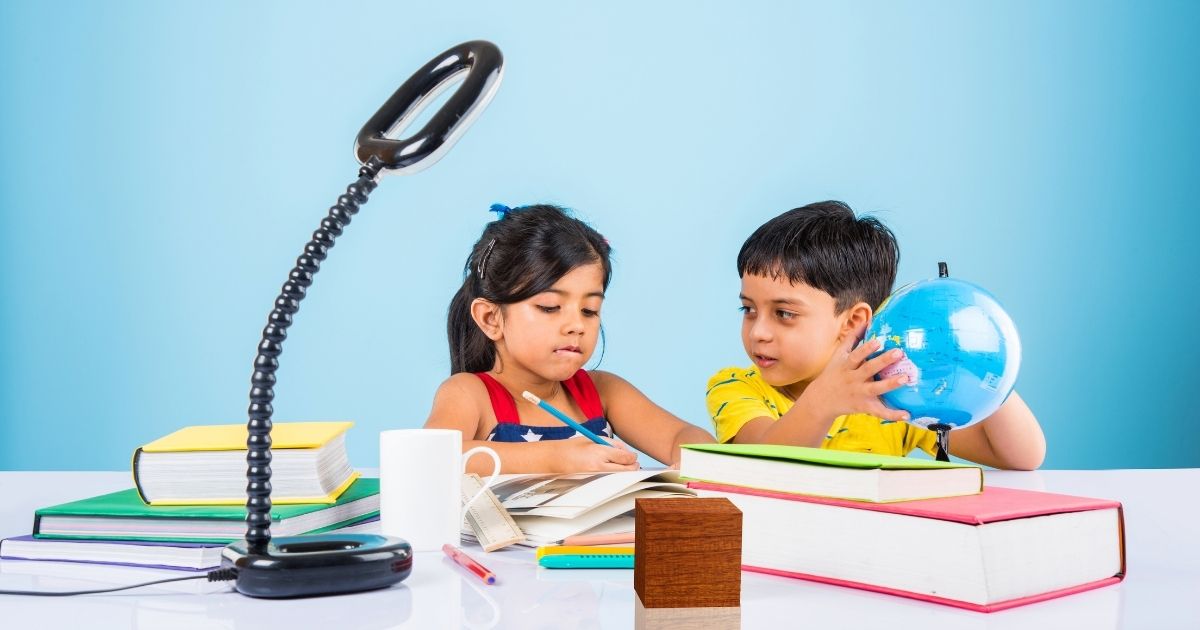 Positive Parenting Tips for Navigating Screen Time Without the Daily Battle