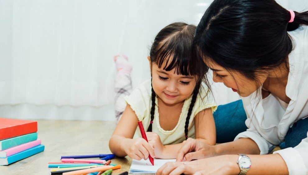 Positive Parenting Tips for Navigating Screen Time Without the Daily Battle
