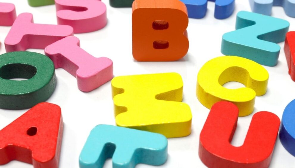 Livelihood Parenting -Phonics Sounds A to Z the Way Children Should Really Hear Them - Livelihood Parenting by Honey Maheshwari Phonics Sounds A to Z, the Way Children Should Really Hear Them