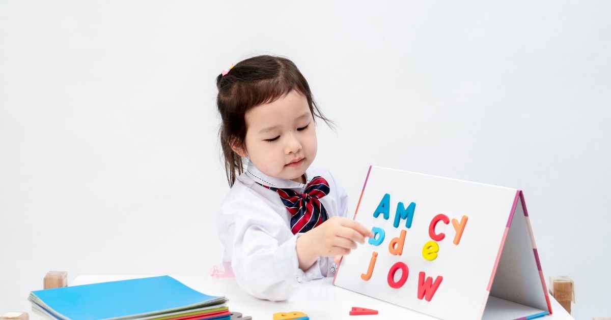 Livelihood Parenting -Teaching English at Home When You Studied in Hindi Medium - 2 - Livelihood Parenting by Honey Maheshwari - Livelihood Parenting by Honey Maheshwari Livelihood Parenting -Teaching English at Home When You Studied in Hindi Medium - 2